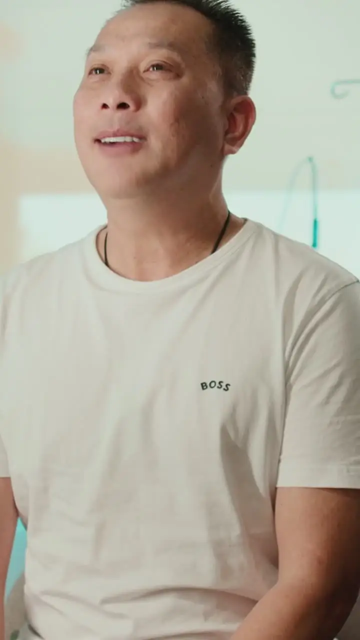 Video thumbnail: a patient sharing his implant experience